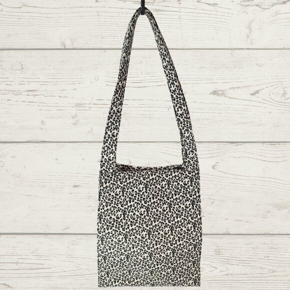 Chic Leopard Print Shoulder Bag – Soft Canvas, Zipper Pocket, Everyday Essential - Picture 1 of 10